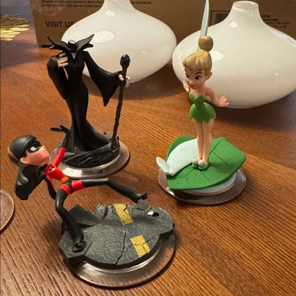 Disney infinity lot of 78 pieces